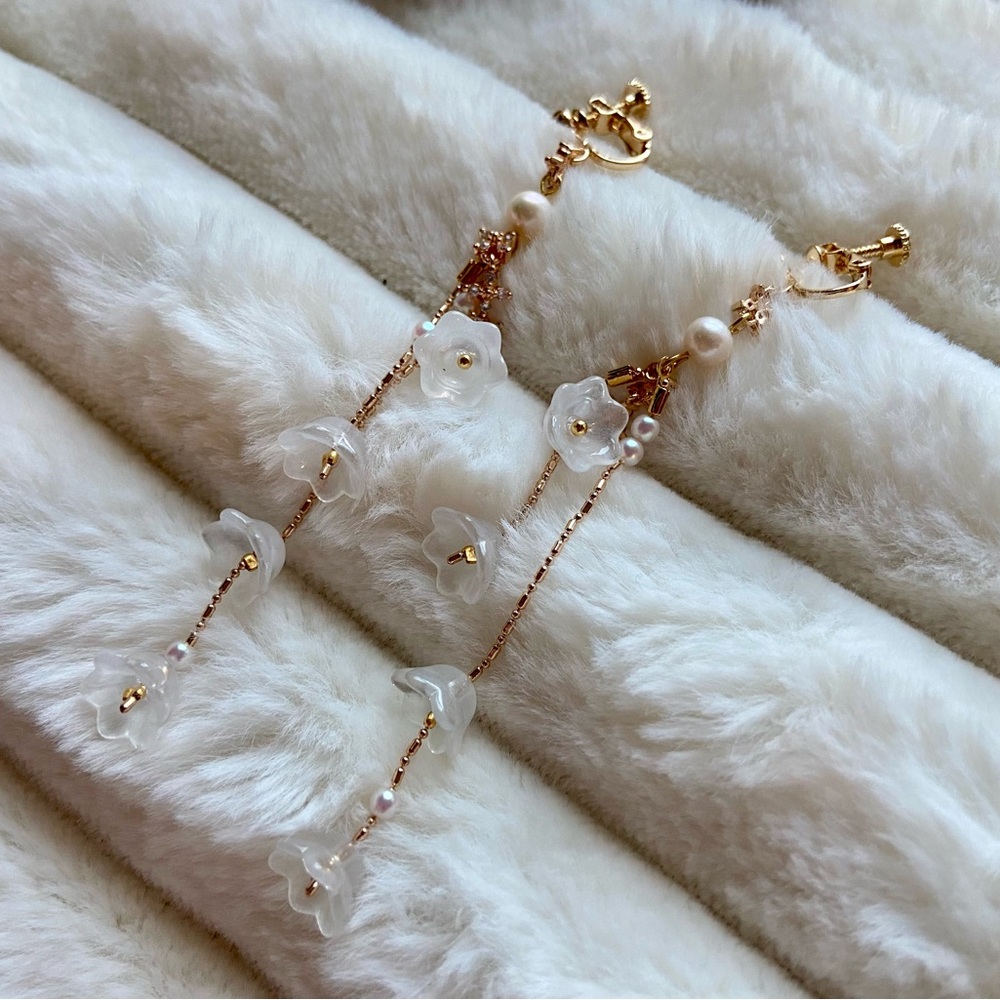 Elegant Floral Drop Earrings